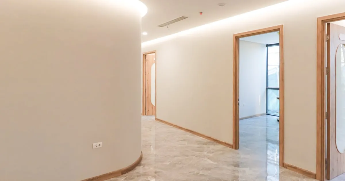 高級ブランドオフィスのエレガントな廊下